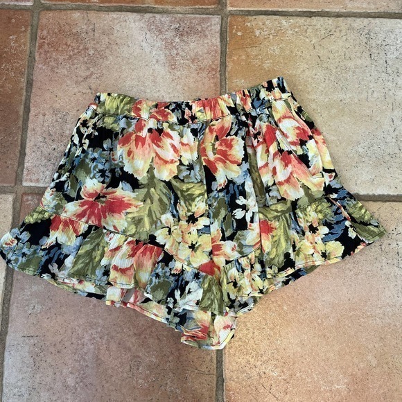Billabong elastic waist floral shorts - Picture 1 of 3